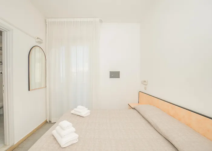 מלון Saint Louis 3*